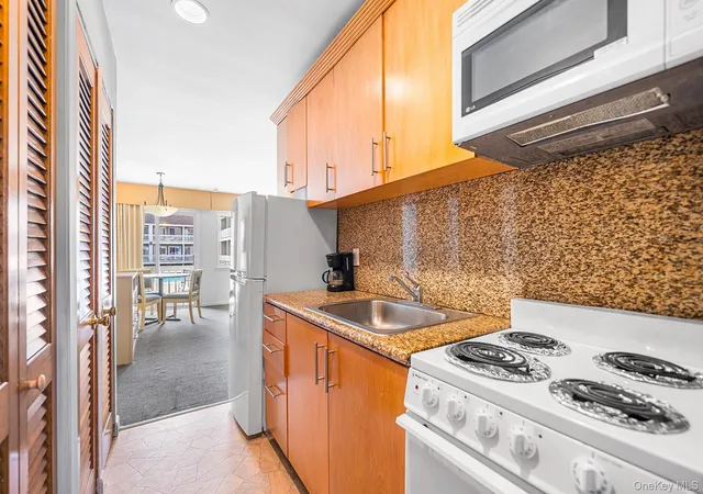 5th image of 131 S Emerson Ave #235, East Hampton, NY 11954 | MLS# 1009652