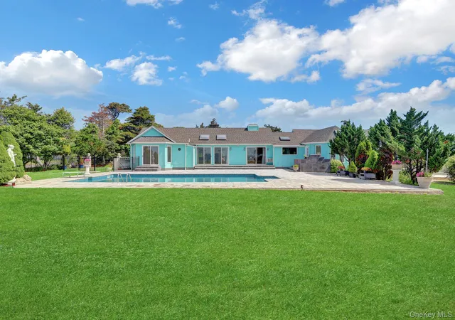 3rd image of 6 Last Ln, Hampton Bays, NY 11946 | MLS# 1009660
