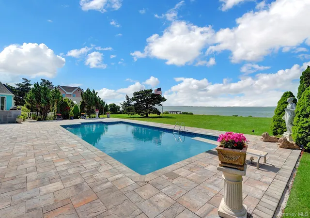 5th image of 6 Last Ln, Hampton Bays, NY 11946 | MLS# 1009660