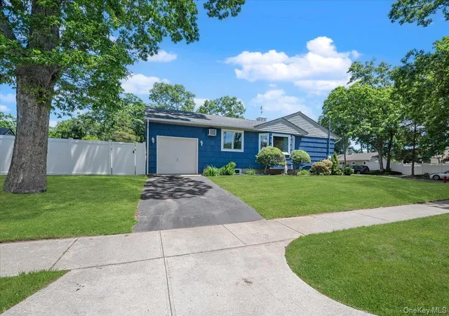 Photo 3 of Sale Pending at 3 Cherry St, Massapequa, NY 11758 | MLS# 1009661 | Listing updated on 2026-06-30
