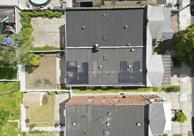 Photo 3 of Sale Pending at 2752 Fish Ave, Bronx, NY 10469 | MLS# 1009677 | Listing updated on 2026-07-19