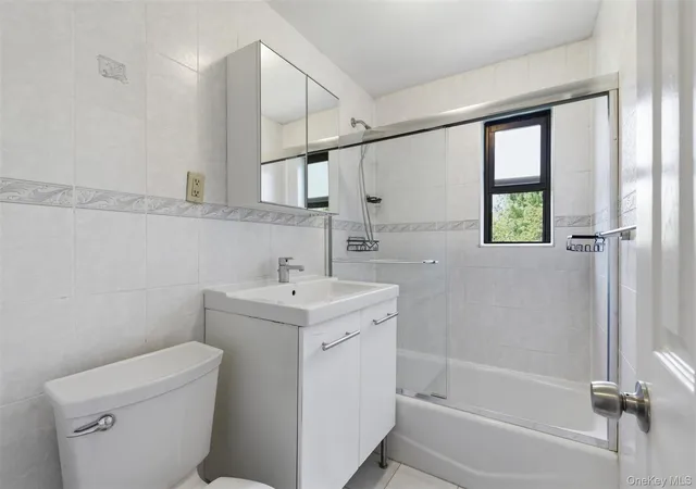 2nd image of 220-17 75th Ave, Oakland Gardens, NY 11364