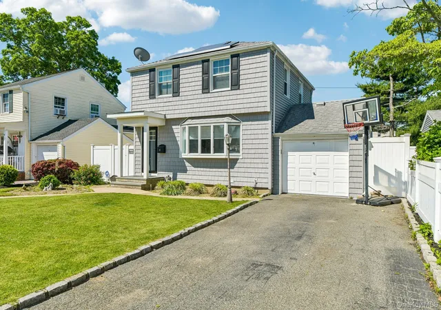 2nd image of 93 Crest Rd W, Hempstead, NY 11566 | MLS# 1009699