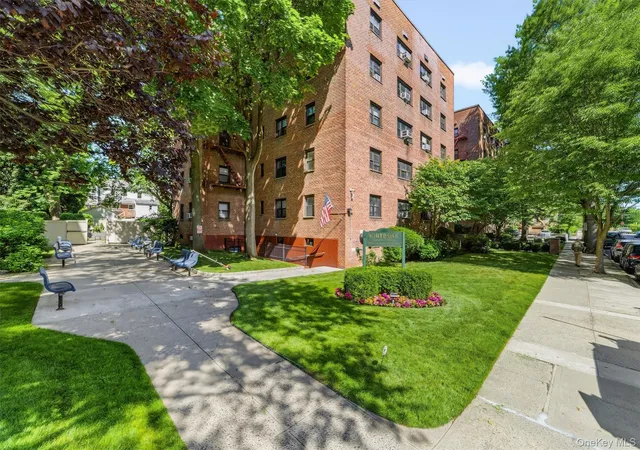 Homes for sale in New Rochelle, NY | 60 White Oak St #2F, New Rochelle, NY 10801 | MLS# 1009701
