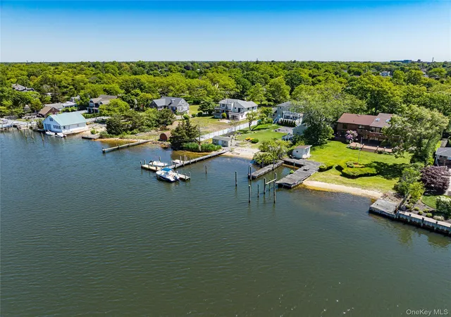 3rd image of 164 W Islip Rd, West Islip, NY 11795 | MLS# 1009715
