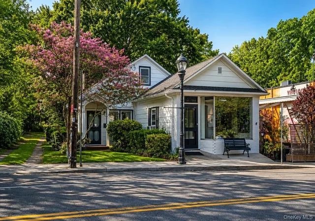 Homes for sale in Riverhead, NY | 1550 Main Rd, Riverhead, NY 11901 | MLS# 1009720