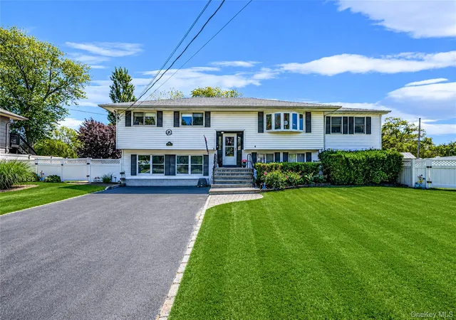 1st image of 20 Rochelle Ct, Amityville, NY 11701 | MLS# 1009776