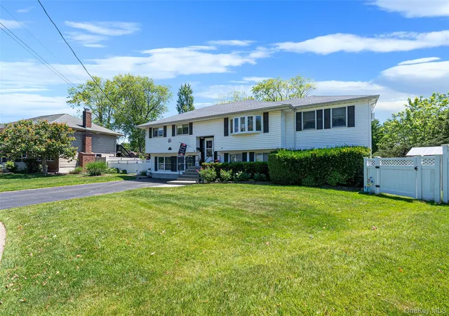 4th image of 20 Rochelle Ct, Amityville, NY 11701 | MLS# 1009776