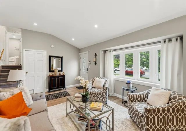 Photo 4 of Sale Pending at 282 West 22nd St, Babylon, NY 11729 | MLS# 1009777 | Listing updated on 2026-08-14