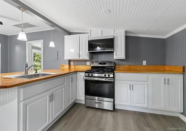 Homes for sale in Southampton, NY | 26 Flanders Blvd, Southampton, NY 11901 | MLS# 1009779