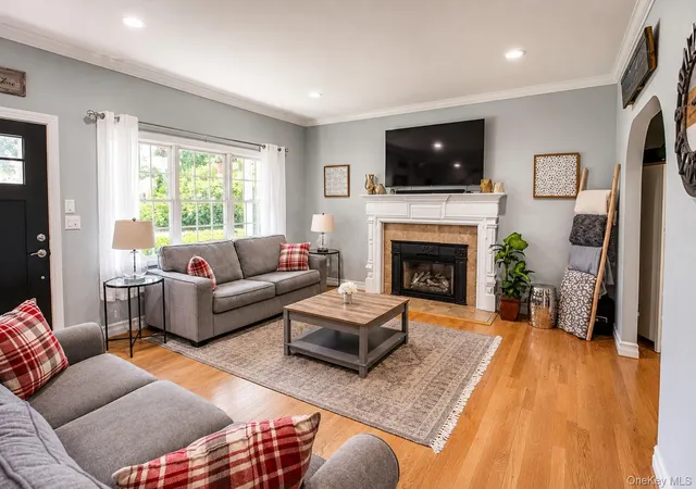 5th image of 257 4Th St, Saint James, NY 11780 | MLS# 1009791