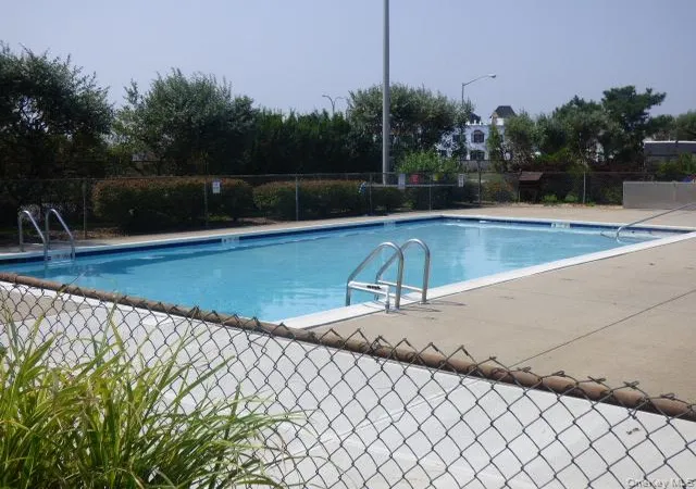 3rd image of 1 Anchorage Wy #1401, Hempstead, NY 11520 | MLS# 1009797