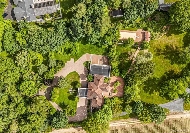 Photo 1 of Mansion for sale at 952 Cedar Swamp, Glen Head, NY 11545 | MLS# 1009813 | Listing updated on 2026-07-25