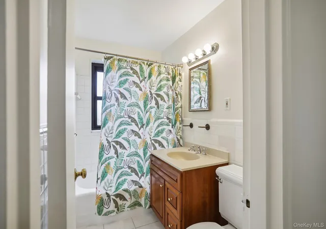 2nd image of 266 Pelham Rd, New Rochelle, NY 10805