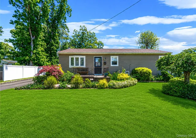 1st image of 9 Sylvan St, Bay Shore, NY 11706 | MLS# 1009837