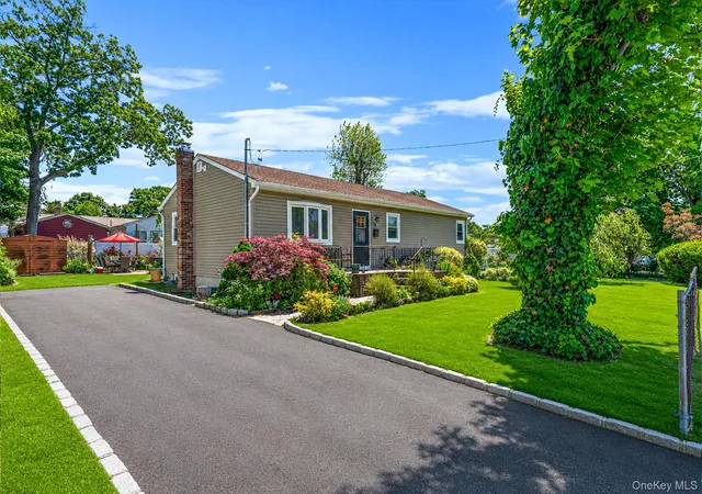 2nd image of 9 Sylvan St, Bay Shore, NY 11706 | MLS# 1009837