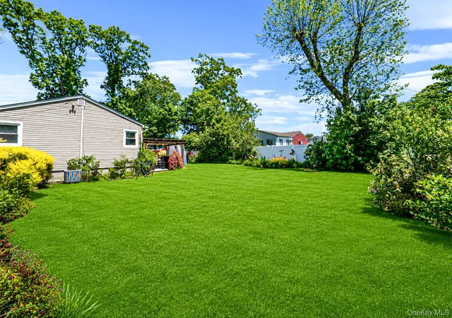32nd image of 9 Sylvan St, Bay Shore, NY 11706 | MLS# 1009837