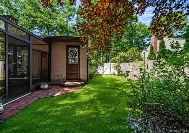 Photo 4 of Sale Pending at 96 Fulton Blvd, Commack, NY 11725 | MLS# 1009850 | Listing updated on 2026-07-17