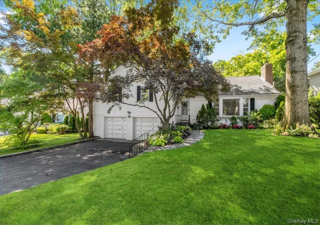 Homes for sale in New Rochelle, NY | 193 Rogers Dr, New Rochelle, NY 10583 | MLS# 1009874