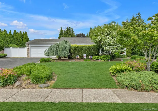 2nd image of 10 Elf Ct, Bohemia, NY 11716 | MLS# 1009875