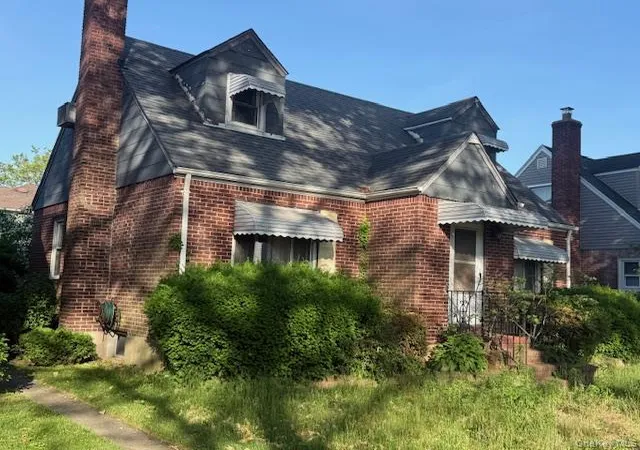 2nd image of 38 Pearl St, New Hyde Park, NY 11040 | MLS# 1009906