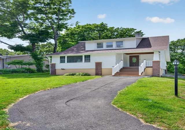 4th image of 7 Walnut St, Poughkeepsie, NY 12601 | MLS# 1009916