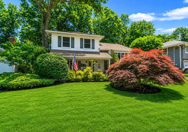 Photo 3 of Sale Pending at 15 Wood Dr, Oyster Bay, NY 11771 | MLS# 1009941 | Listing updated on 2026-08-28
