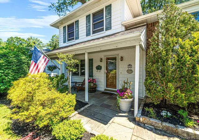 Photo 3 of Sale Pending at 15 Wood Dr, Oyster Bay, NY 11771 | MLS# 1009941 | Listing updated on 2026-08-28