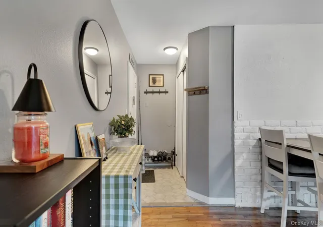 4th image of 14 Ivy St #1A, Oyster Bay, NY 11735 | MLS# 1009975