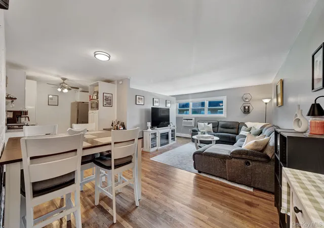 5th image of 14 Ivy St #1A, Oyster Bay, NY 11735 | MLS# 1009975