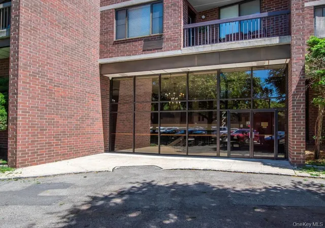 Homes for sale in Mount Vernon, NY | 777 N Macquesten Pkwy #203, Mount Vernon, NY 10552 | MLS# 1010019