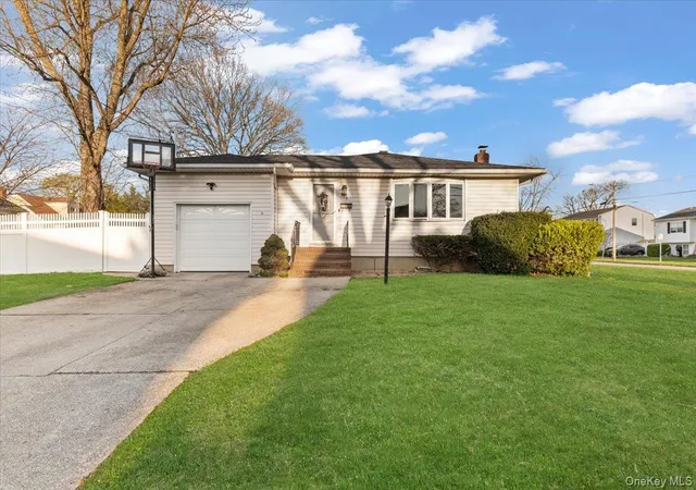 2nd image of 719 Catskill Ave, Lindenhurst, NY 11757 | MLS# 1010027