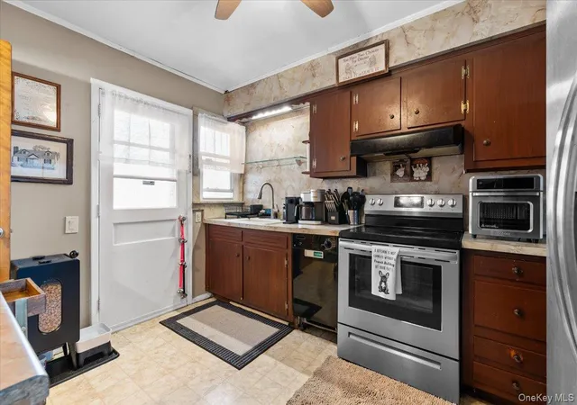 3rd image of 719 Catskill Ave, Lindenhurst, NY 11757 | MLS# 1010027