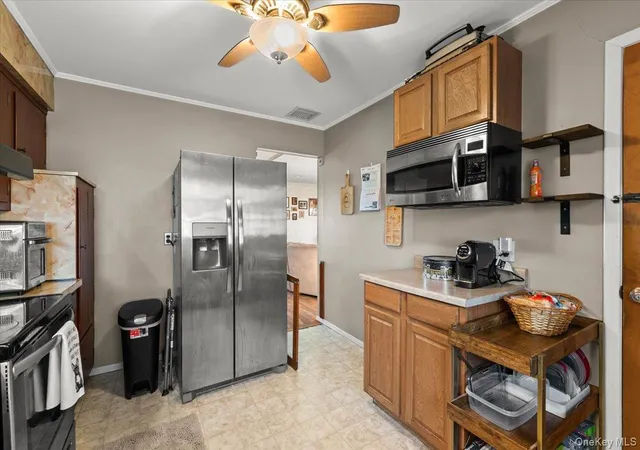 5th image of 719 Catskill Ave, Lindenhurst, NY 11757 | MLS# 1010027