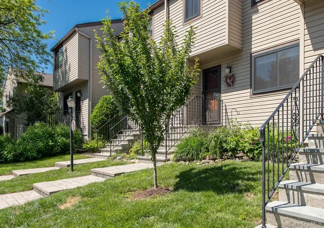 Homes for sale in Poughkeepsie, NY | 8 Knightsbridge #C, Poughkeepsie, NY 12603 | MLS# 1010037