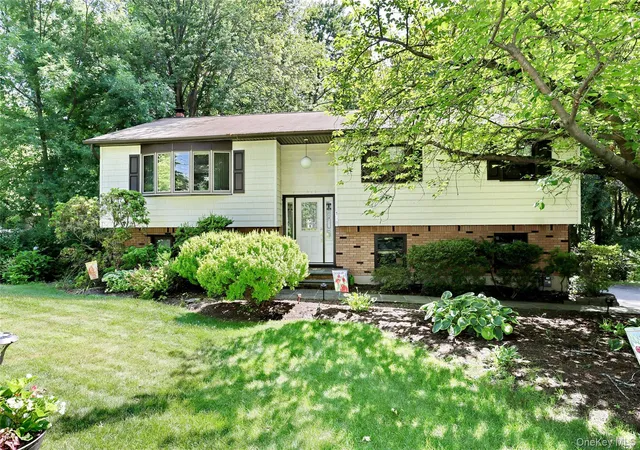 2nd image of 150 Schweizer Ln, Clarkstown, NY 10954 | MLS# 1010071