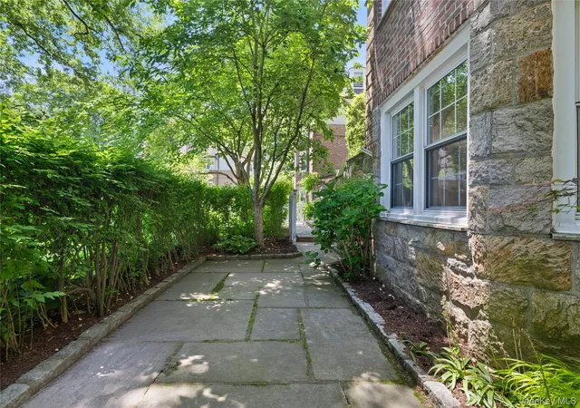 Homes for sale in Greenburgh, NY | 9 Sentry Pl #TR, Greenburgh, NY 10583 | MLS# 1010076