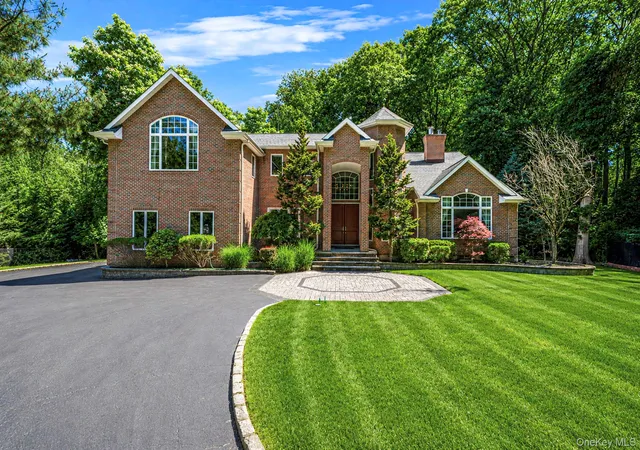 Photo 1 of Single family home for sale at 589 Landing Ave, Smithtown, NY 11787 | MLS# 1010107 | Listing updated on 2026-10-04