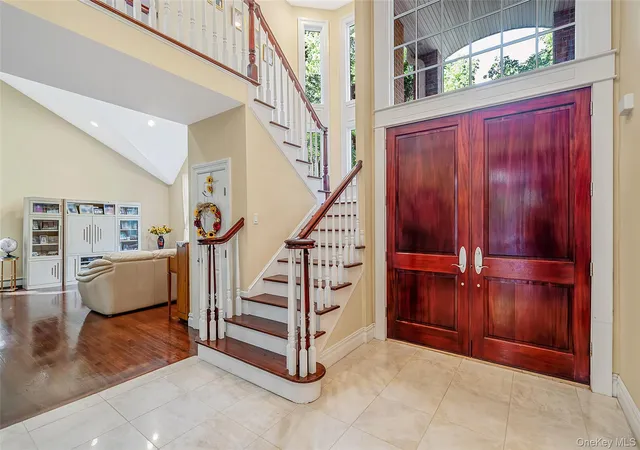 Photo 3 of Single family home for sale at 589 Landing Ave, Smithtown, NY 11787 | MLS# 1010107 | Listing updated on 2026-10-04