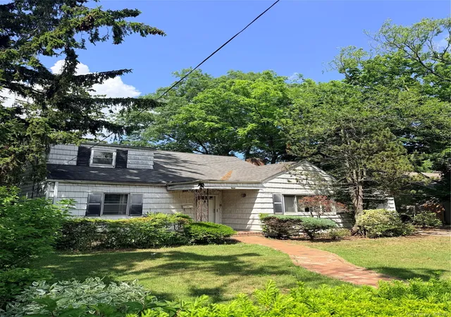 Homes for sale in Hempstead, NY | 182 E Rockaway Rd, Hempstead, NY 11557 | MLS# 1010123