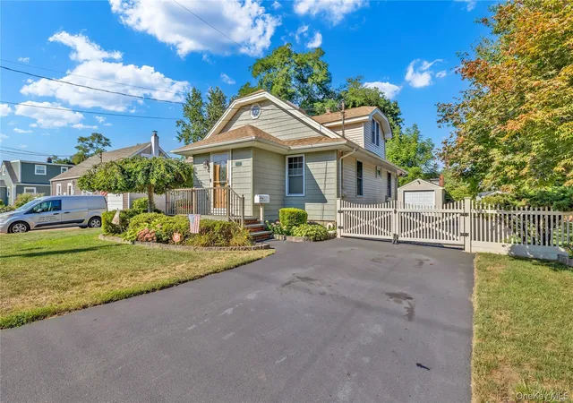 2nd image of 245 N N 7th St, Lindenhurst, NY 11757 | MLS# 1010137