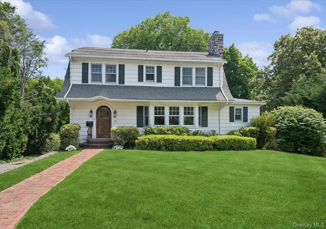 Photo 1 of Single family home for sale at 15 Lyons Pl, Mamaroneck, NY 10538 | MLS# 1010140 | Listing updated on 2026-10-07