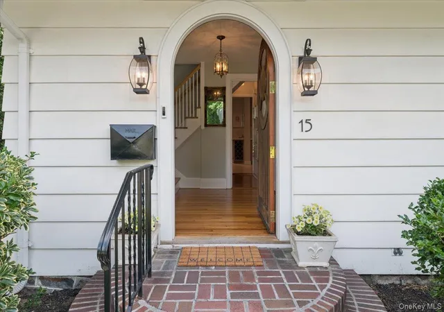 Photo 2 of Single family home for sale at 15 Lyons Pl, Mamaroneck, NY 10538 | MLS# 1010140 | Listing updated on 2026-10-07