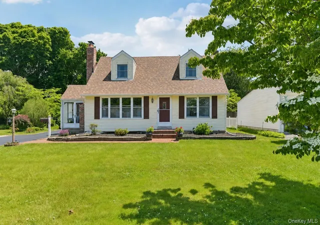3rd image of 33 Cornell St, East Northport, NY 11731 | MLS# 1010143