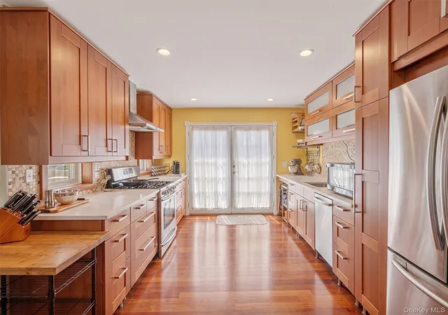 2nd image of 215 S 16th St, Lindenhurst, NY 11757 | MLS# 1010146