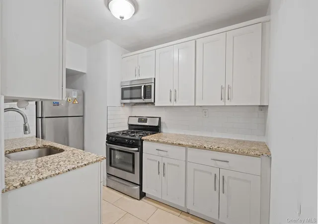 Homes for sale in New York, NY | 139 15 83rd Ave #305, New York, NY 11435 | MLS# 1010170