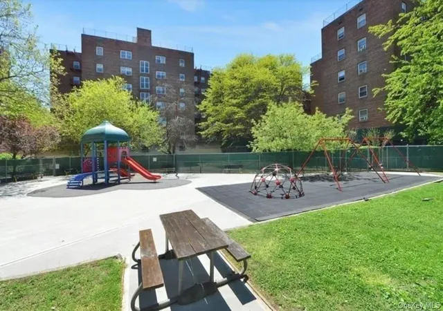 Homes for sale in New York, NY | 139 15 83rd Ave #305, New York, NY 11435 | MLS# 1010170