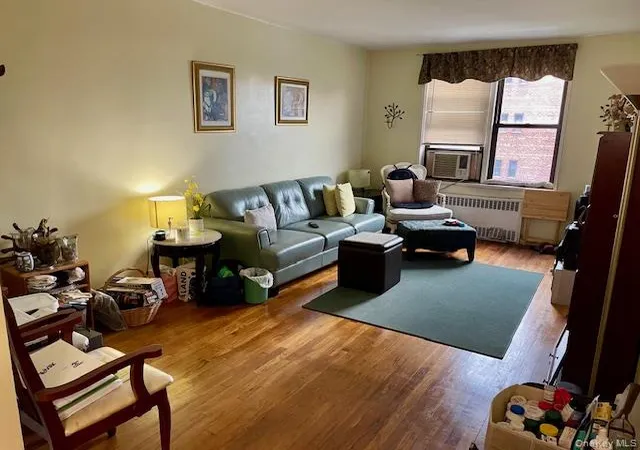 4th image of 48-21 40Th St, New York, NY 11104