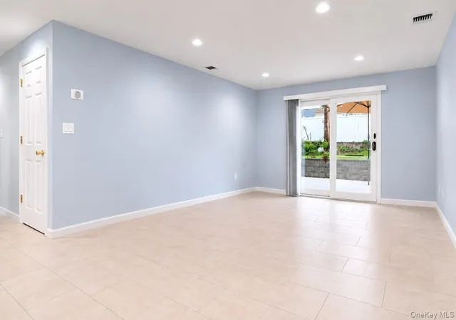 Homes for sale in Glen Cove, NY | 40 Southridge Dr, Glen Cove, NY 11542 | MLS# 1010179