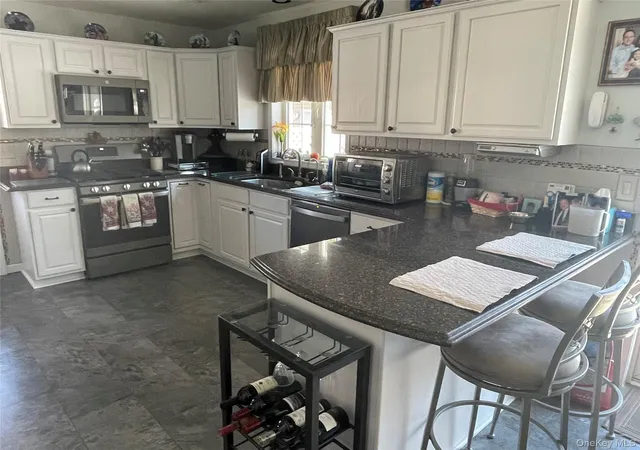 Photo 3 of Sale Pending at 124 Long Ln, Bloomingburg, NY 12721 | MLS# 1010199 | Listing updated on 2026-09-02